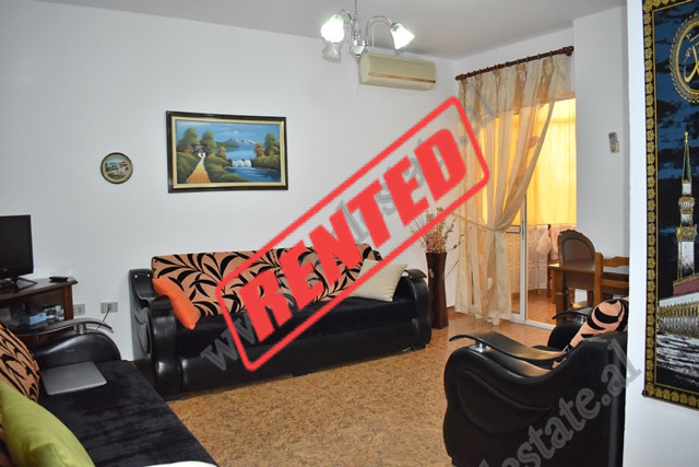 Apartament me qira 1+1 prane Ambasades Polake ne Tirane.
Apartamenti ndodhet ne katin e &nbsp;3-te&